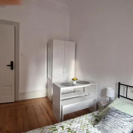 Mini Host In *