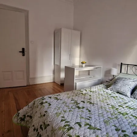 Guest house Mini Host In *