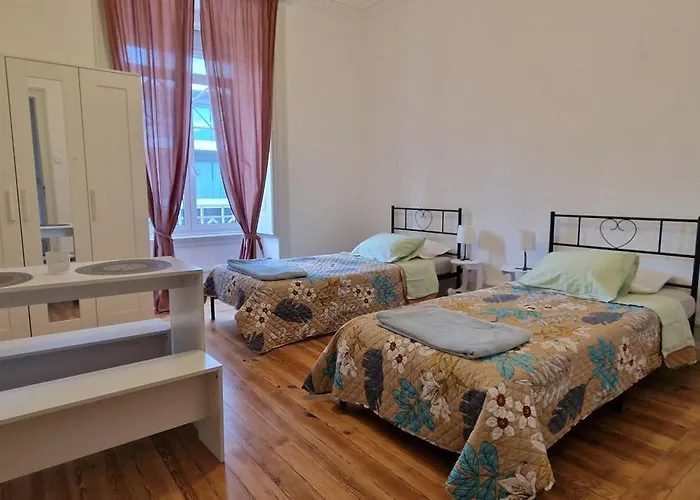 Mini Host In Pensión *