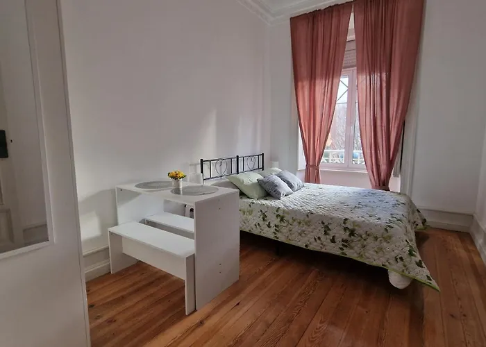 Mini Host In Pensión *