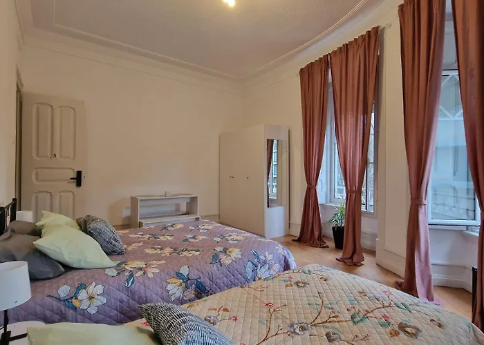 Mini Host In Pensión *